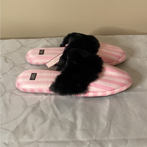 NWT Victoria’s Secret Signature Stripe Satin Slippers - Picture 2 of 8